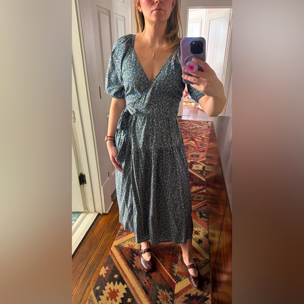*LAST CHANCE* Old navy floral puff sleeve wrap dress
